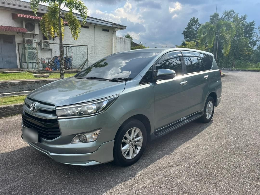 Toyota Innova comfort MPV photo 1