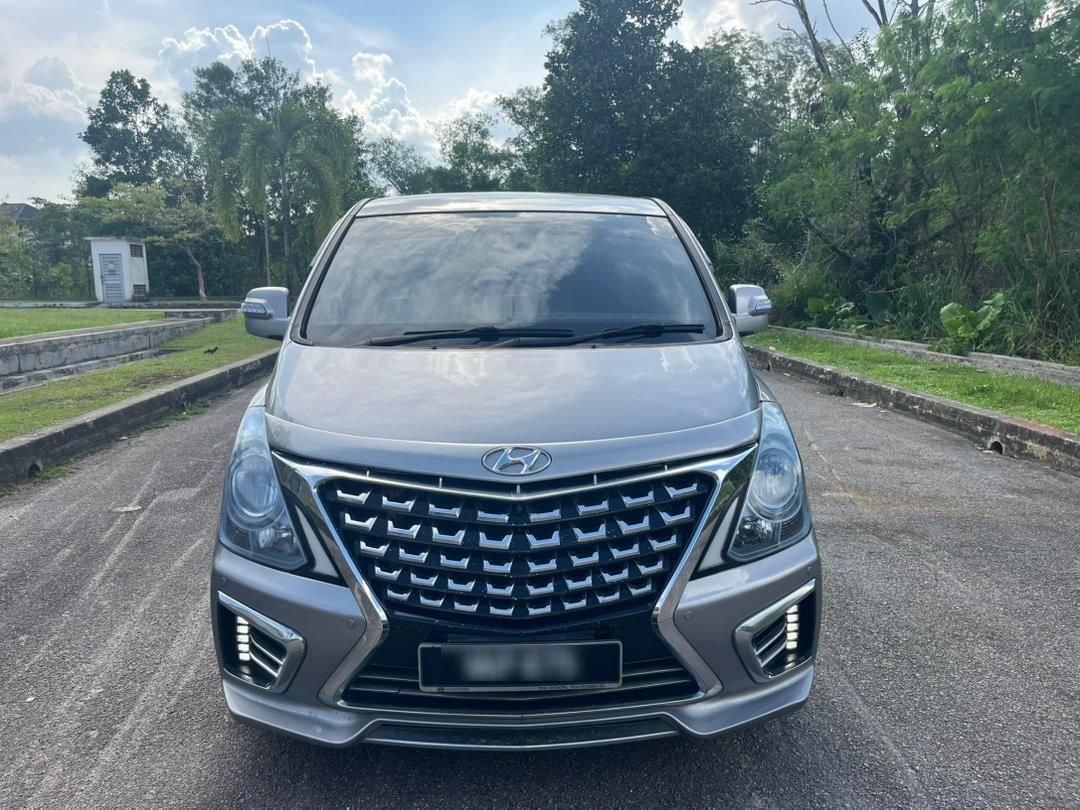 Hyundai Starex large MPV photo 3