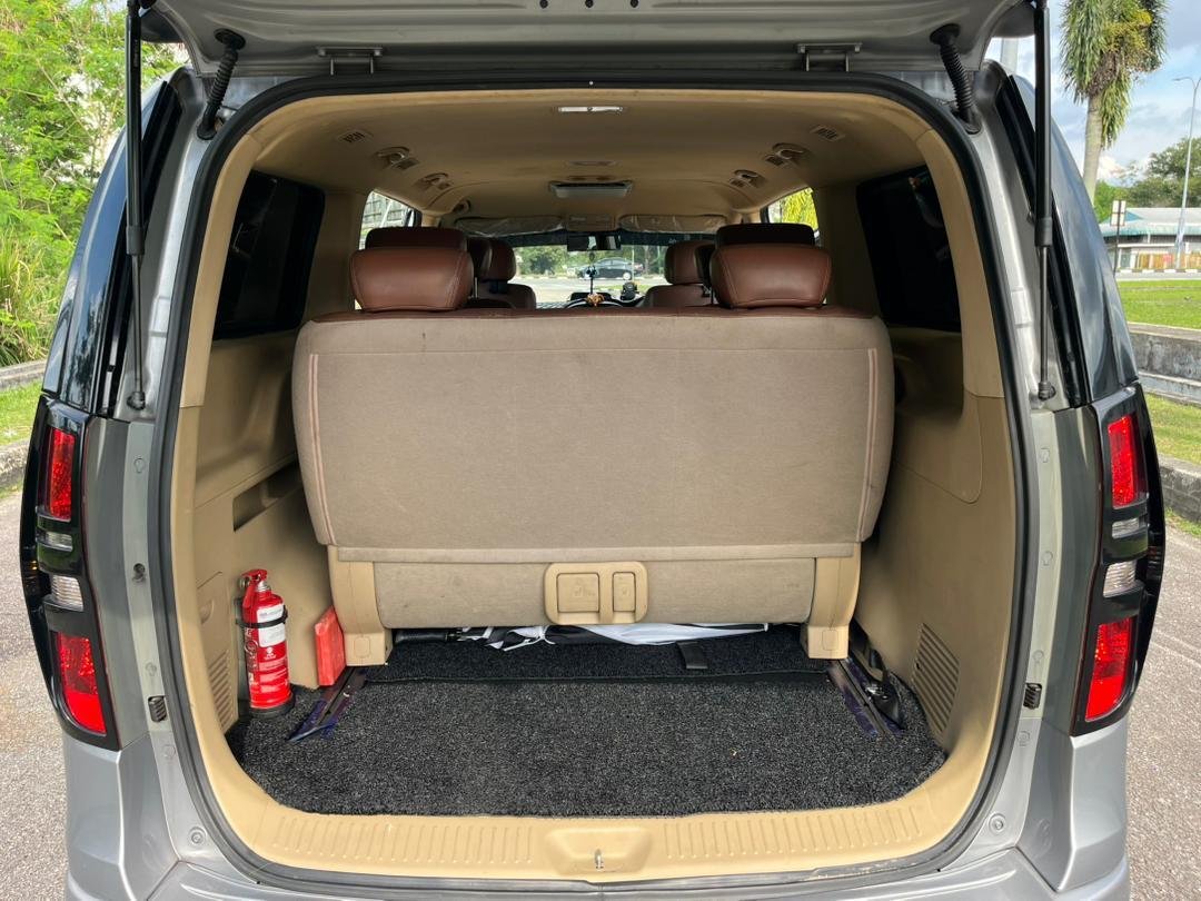 Hyundai Starex large MPV photo 4